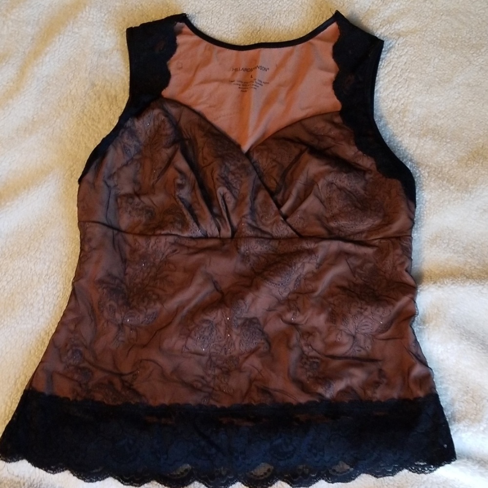 Hillard & Hanson Top